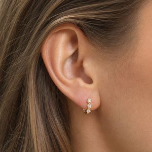 Aros con Cristales CZ Brillantes, Chapados en Oro de 14K, Plata S925, Pequeños Huggies para Apilamiento Minimalista en las Orejas - Product Image 6