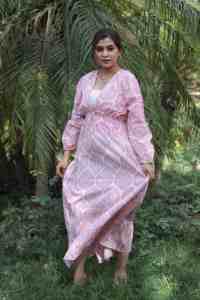 Robe courte imprimée à la main indienne pour femmes Robe d'été décontractée en coton Robe longue courte de style boho Tissu naturel à la taille - Product Image 4