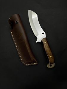 Cuchillo de Camping Jexa con Mango de Madera de Nogal, Acero Inoxidable 4116, Hoja Fija Parcialmente Dentada, Funda de Cuero para Exteriores, Garantía de 3 Años - Product Image 6