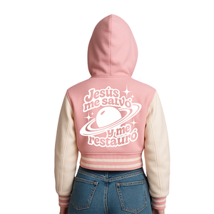 Blouson universitaire court pour femme avec imprimé cœur « Jesus Is King » – Bomber rose et blanc à capuche pour le streetwear Faith - Product Image 5