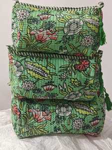 กระเป๋าเครื่องสำอาง ECO-DARI สีเขียว ผ้าฝ้ายลายควิลท์ แต่งพู่สไตล์โบฮีเมียน กันน้ำ ความจุเยอะ พร้อมหูหิ้วนุ่มและซิป - Product Image 4