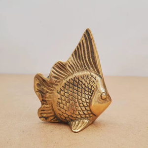 Sculpture de poisson unique en laiton, décoration de table de luxe pour le style des halls d'hôtel et la présentation d'intérieurs haut de gamme - Product Image 1