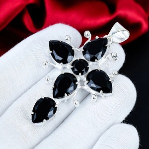 Colgante de Cruz con Piedra de Ónix Negro, Joyería Hecha a Mano en Plata de Ley 925 para Regalos de Aniversario y Boda - Product Image 4