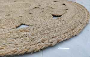 Tapis rond en jute tressé fait main, style bohème chic, en fibres naturelles, pour décoration de sol rustique et champêtre - Product Image 5