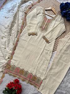 Vêtements indiens et pakistanais en chinon lourd avec broderies, ensemble salwar kameez avec dupatta, disponible au prix de gros - Product Image 5