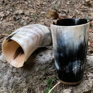 Cuerno para beber de vidrio hecho a mano, acabado a la perfección por renombrado en Tayyab Handicraft - Product Image 3