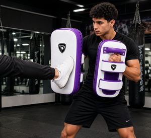 Almohadilla de Boxeo de Cuero Blanco y Morado, Equipo de Entrenamiento Duradero y Ecológico para Taekwondo, Kickboxing y Práctica de Boxeo - Product Image 4