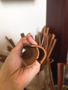 Bâtonnets de cannelle de cassia à coupe ronde, qualité supérieure, 80% 85% 90% de cassia, en rouleau - Product Image 3