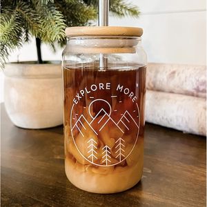 Verre à bière en sublimation de 16 oz avec couvercle en bambou et paille - Lot de 25 - Product Image 1