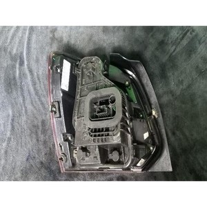ชุดไฟท้ายด้านขวาหลังมือสอง ของแท้ รุ่น 6C0945096F - Product Image 2