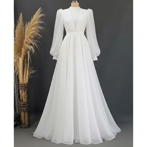 Elegante vestido de noche de gasa con corte en A |   Vestido formal hasta la rodilla con cuello alto, mangas abullonadas y pliegues frontales |   Vestido de invitada de boda con cintura imperio - Product Image 2