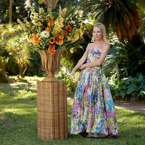 Urna de ratán y pedestal, florero y maceta de ratán hechos en Vietnam con diseño floral a precio de mayorista - Product Image 6