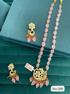 Ensemble de collier élégant plaqué or Kundan avec perles et cristaux de strass, design floral pour femmes, bijoux de mariage - Product Image 5