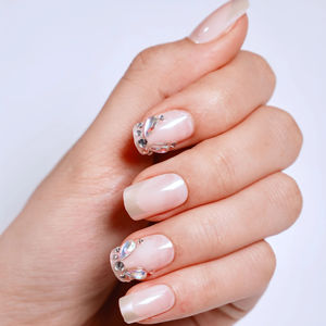 Uñas postizas de lujo al por mayor, color nude lechoso, forma cuadrada, con joyas, personalizadas de fábrica OEM ODM, con diamantes de imitación a presión. - Product Image 1