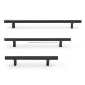 Poignée de traction rectangulaire en métal, adaptée aux portes d'armoires, tiroirs, placards et meubles, avec une prise en main ergonomique et un design élégant. - Product Image 4