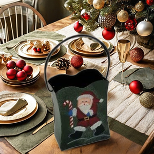 Seau de Noël en métal avec motif de Père Noël peint, pour rangement décoratif festif intérieur/extérieur saisonnier - Product Image 1