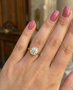 SHRILIKE JEWELS แหวนเพชรเม็ดเดี่ยวทรงบริลเลียนท์ 1.50 กะรัต เพชรเลี้ยงในห้องปฏิบัติการ รับรองโดย IGI ตัวเรือนทอง 14KT ฝังเพชรเต็มวง - Product Image 1