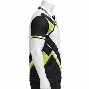 T-shirt de sport haut de gamme conçu pour les hommes, idéal pour le tennis, avec une construction respirante, un confort optimal et une coupe athlétique pour une performance accrue. - Product Image 3