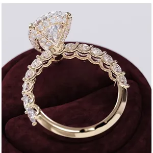 Anillo de Boda de Oro Amarillo de 18k con Diamante Cultivado en Laboratorio Certificado por IGI, Corte Pera de 7.00 Ct - Product Image 2