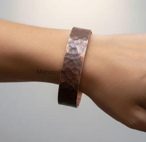 Bracelet de thérapie magnétique en cuivre pur massif, gravé avec un motif de comptage, robuste - Product Image 4