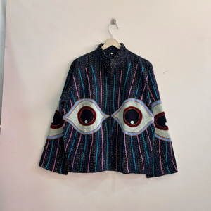 Chaqueta Bordada a Mano Estilo Vintage Kantha con Ojo Turco, Abrigo Hippie para Mujer - Product Image 1