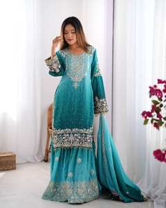 Ensemble Sharara brodé lourd pour femme avec dupatta, robe ethnique traditionnelle pour mariage et Diwali, ensemble palazzo à manches longues en soie Chinon - Product Image 1