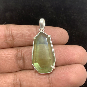Pendentif en pierre de péridot pour femme, coupe poire, collier bohème en argent allemand, pendentif artisanal en pierre précieuse pour femme, bijoux - Product Image 3