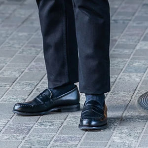 Pantalons en jean pour hommes au design élégant et tendance, avec un matériau doux et confortable, fermeture à boutons et poches latérales, pour les commandes en gros - Product Image 4