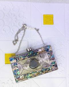 Pochette de soirée pour femme Fusion Republik avec pierres carrées, fermeture magnétique, bandoulière chaîne et doublure en polyester - Product Image 5