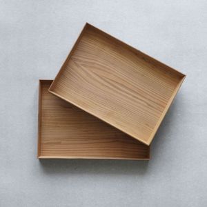 Plateau de service rectangulaire élégant en bois avec poignées robustes, rebord surélevé et finition naturelle pour la cuisine, la table à manger et la décoration - Product Image 5