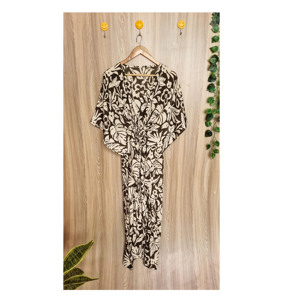 Robe d'été décontractée pour femme, style bohème, imprimé floral, en soie, col en V, manches courtes, coupe ample, longueur ras du sol, effet délavé, écologique - Product Image 6