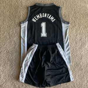 Uniforme de baloncesto de secado rápido Unisex de diseño personalizado OEM, ropa deportiva para hombre, conjunto con Logo impreso, transpirable, antibacteriano, 100% poliéster - Product Image 2