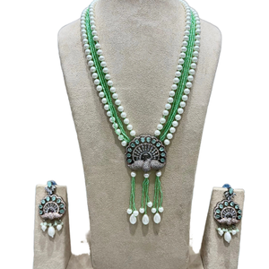 Conjunto de joyería de latón Kundan, collar y pendientes de estilo clásico con cuentas para bodas, compromisos y aniversarios - Product Image 1