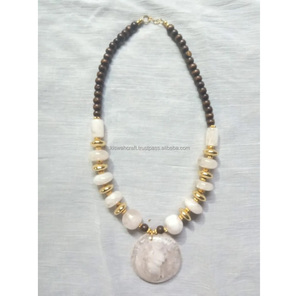 Collar de Cuentas de Resina Moderno y Elegante con Colgante de Resina, Ideal para Bodas y Regalos, Joyería de Resina - Product Image 3