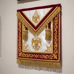 SMART SHINE ENTERPRISES Luxury 32 Customized Masonic <b>Apron</b> <b>White</b> Fabric Gold Embroidered V-Flap Square Badge Fringe for Garment - Product Image 2