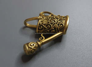 Arrosoir de luxe en métal avec superbe finition de couleur or, parfait pour une utilisation élégante dans le jardin et l'entretien des plantes - Product Image 6