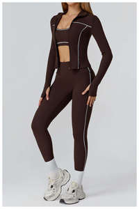 Ensemble de yoga 4 pièces personnalisé OEM ODM pour fitness en extérieur, comprenant un haut de sport ajusté, un soutien-gorge de sport, une veste de yoga à fermeture éclair intégrale, couleur unie, grandes tailles - Product Image 5