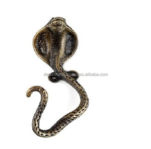 Crochet mural de bonne qualité La conception artisanale peut être utilisée pour la durée de la maison en laiton avec un crochet mural en argent - Product Image 1