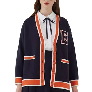 Cárdigan de Punto Personalizado con Cuello en V, 100% Algodón, Doble Botonadura, Letras Bordadas en Chenilla, Logotipos Personalizados, Bolsillos, para Invierno - Product Image 1