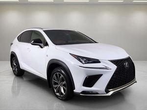 Toyota NX 300 F Sport AWD 2021 Usado en Buenas Condiciones, Color Blanco - Product Image 1