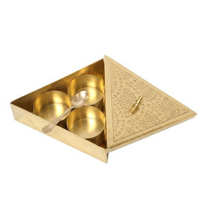 Moulin à épices et noix doré, artisanal, moderne et traditionnel, en métal, qualité alimentaire, lavable au lave-vaisselle, Lavie Creations, Uttar Pradesh - Product Image 4