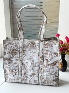 Sac fourre-tout matelassé en coton pour femme, fait main, grand format, élégant, imprimé à blocs, sac de voyage avec fermeture éclair - Product Image 4