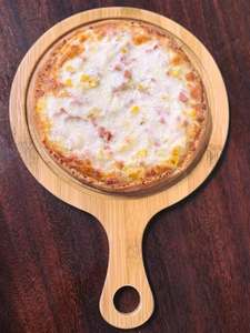 Meilleure Vente Planche à Pizza Ronde en Bambou Naturel Plateau à Pizza en Bois avec Poignée Logo Personnalisé OEM ODM Vente en Gros - Product Image 4