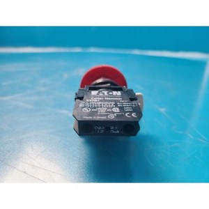 Bloc de contact à bouton-poussoir Eaton E22B1, utilisé comme pièce détachée pour équipement semi-conducteur d'époque - Product Image 2