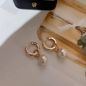 Boucles d'oreilles en argent pur S925 importé avec perle naturelle et design à facettes de diamant, rondes de 10-9 mm, presque parfaites - Product Image 1