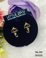 Anting Tusuk Wanita Model Geometris KVM India Berbahan Zirkonia Kubik dan Baja Anti Karat Lapis Emas dengan Micro Insert, Trendi untuk Pemakaian Sehari-hari