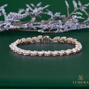 สร้อยข้อมือเพชรเทนนิสทรงหรูหรา ดีไซน์จากธรรมชาติ ประดับเพชรทรงมาร์คีส์และทรงกลมบริลเลียนท์ ลวดลายใบไม้ - Product Image 5