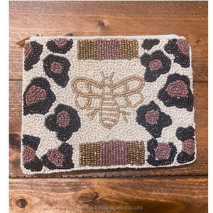 กระเป๋าคลัทช์ซิปพิมพ์ลายสัตว์ Savannah Luxe ประดับลูกปัดรูปผึ้ง กระเป๋าใส่เหรียญทำมือแบบนุ่มเป็นมิตรกับสิ่งแวดล้อม ลายชนเผ่าโบโฮ ความจุขนาดใหญ่ - Product Image 1