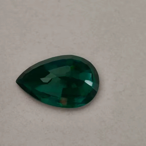 Varias piedras preciosas sueltas de esmeralda verde en forma de pera, esmeraldas cultivadas en laboratorio, hechas a mano para la fabricación de joyas. - Product Image 4