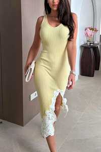 Robe midi côtelée Seraphina à ourlet en dentelle avec guipure festonnée, Robe midi en maille asymétrique à fente The Ivy - Product Image 6